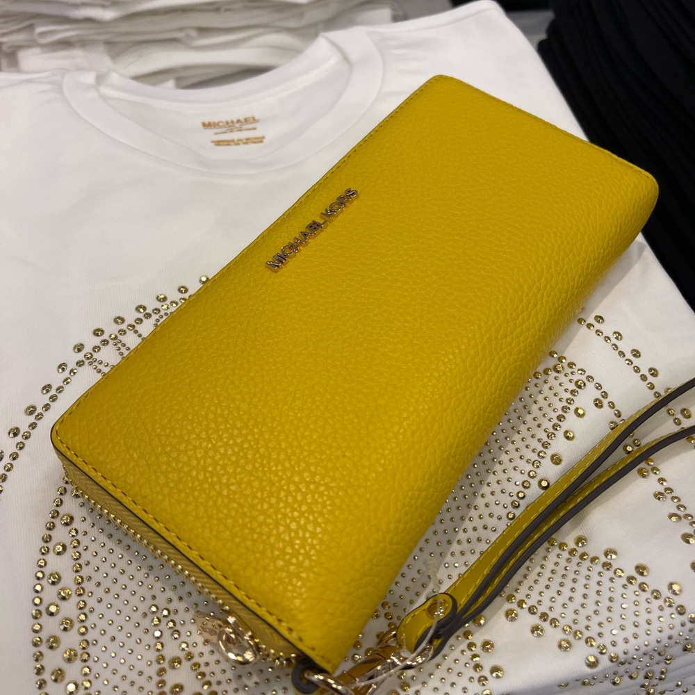 MICHAEL KORS Jet Set Travel Lg Continental Wristlet Phone Holder Wallet 
Honey